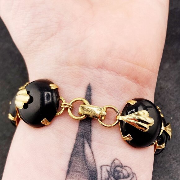 VINTAGE Black plastic and gold toned metal domed disk bracelet 1950s 1960s goth - Picture 11 of 11